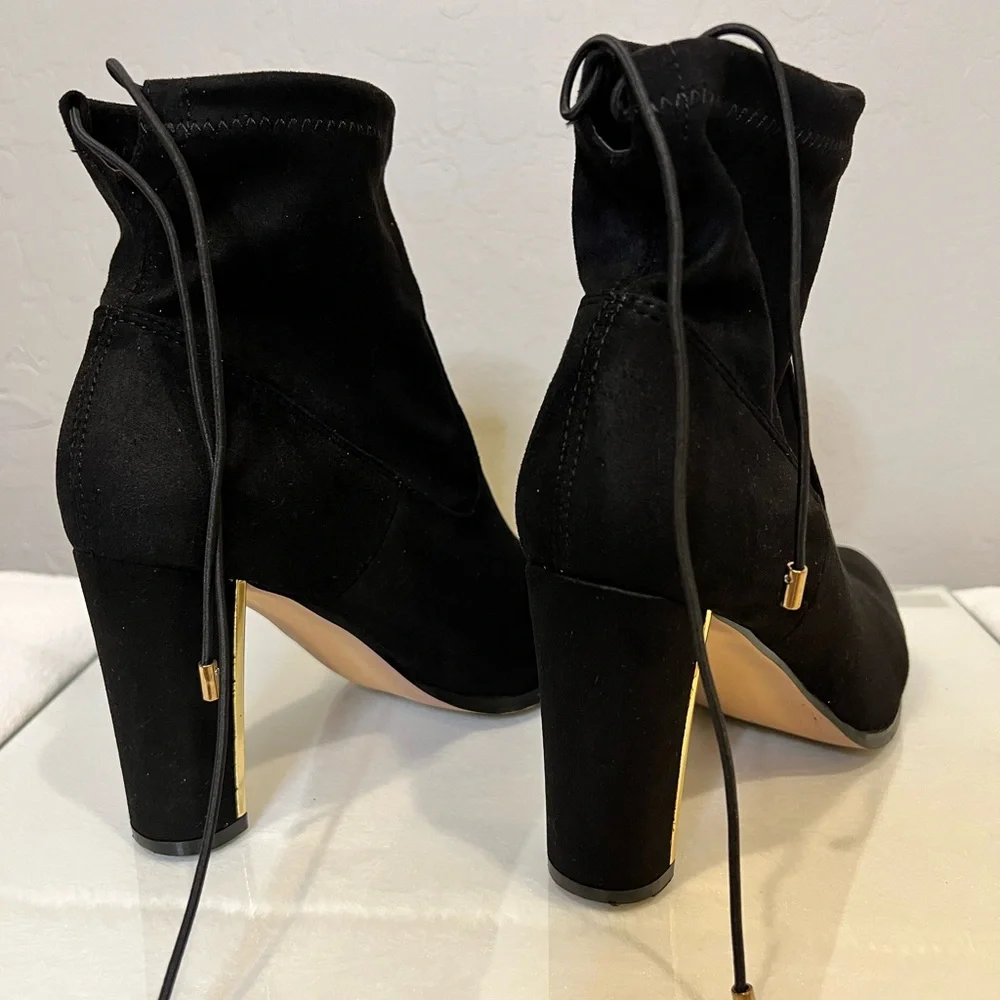 Color: black with gold color hardware, material: Suede-like, size: 7.5 - Picture 4 of 5